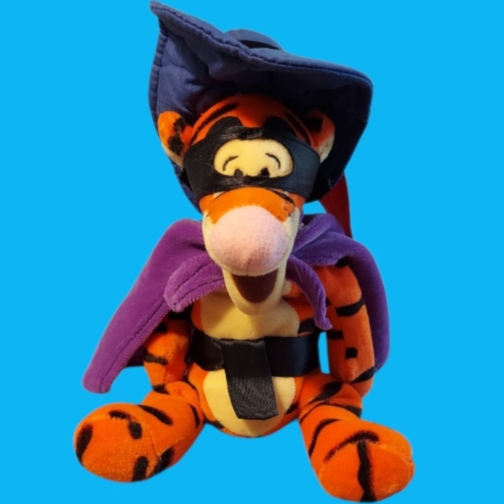 Disney Store Exclusive Tigger Musketeer Mini Bean Bag Plush 9"